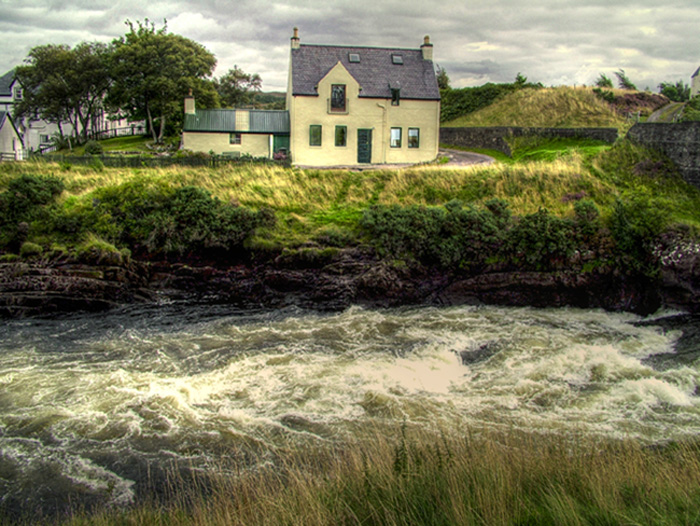 River cottage, poolwe Highlands, Scotland.jpg
